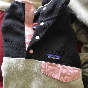 Women’s Patagonia fleece.